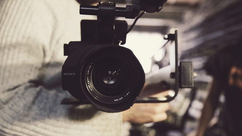 Videocamera vs reflex per la realizzazione video: pro e contro