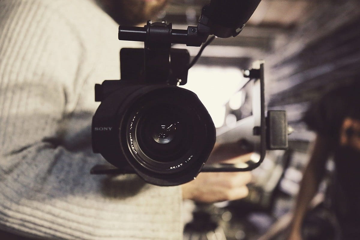 Videocamera vs reflex per la realizzazione video: pro e contro